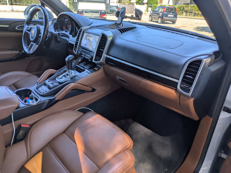 Porsche Cayenne - 17