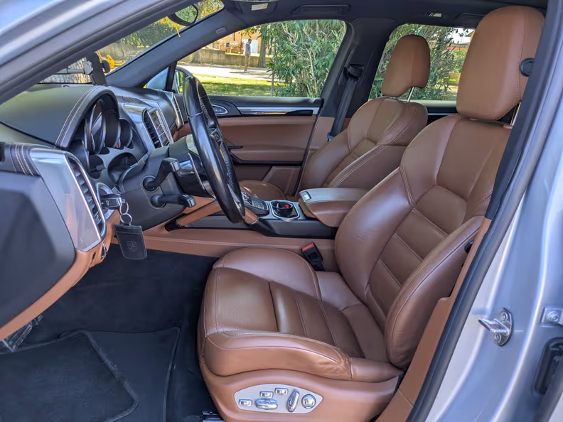 Porsche Cayenne - 26