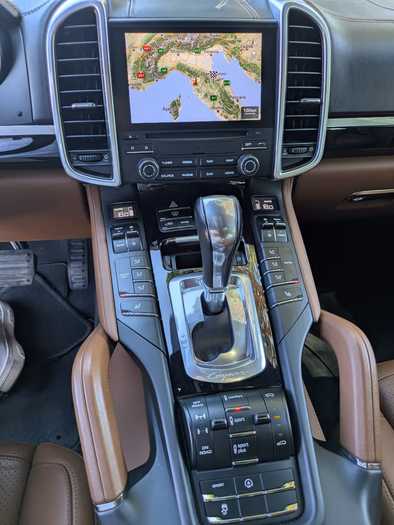 Porsche Cayenne - 70