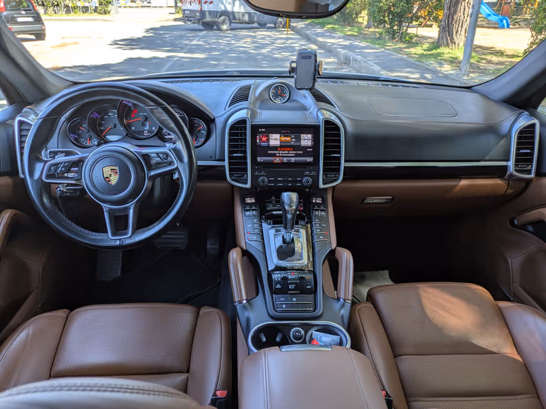Porsche Cayenne - 65