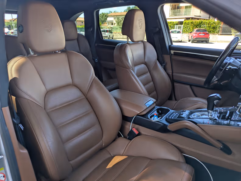 Porsche Cayenne - 41