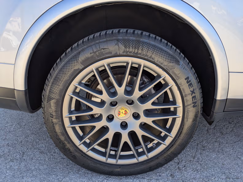 Porsche Cayenne - 60