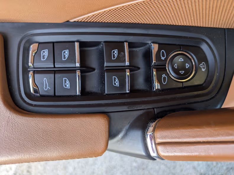 Porsche Cayenne - 68