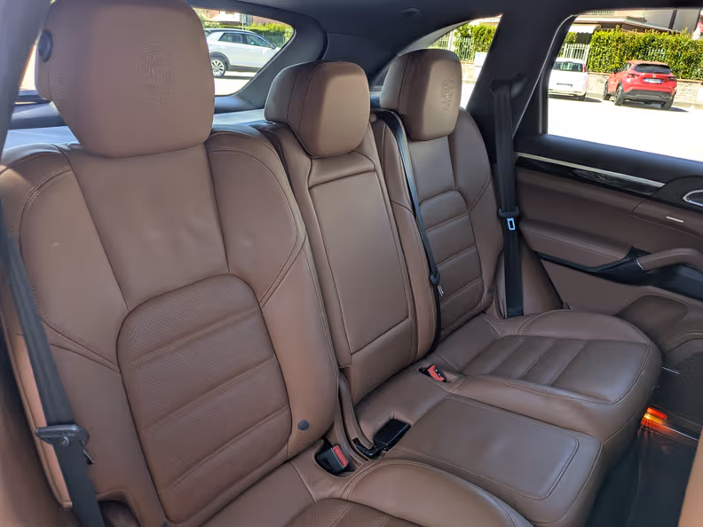 Porsche Cayenne - 24