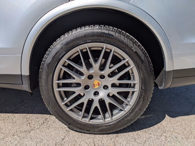 Porsche Cayenne - 63