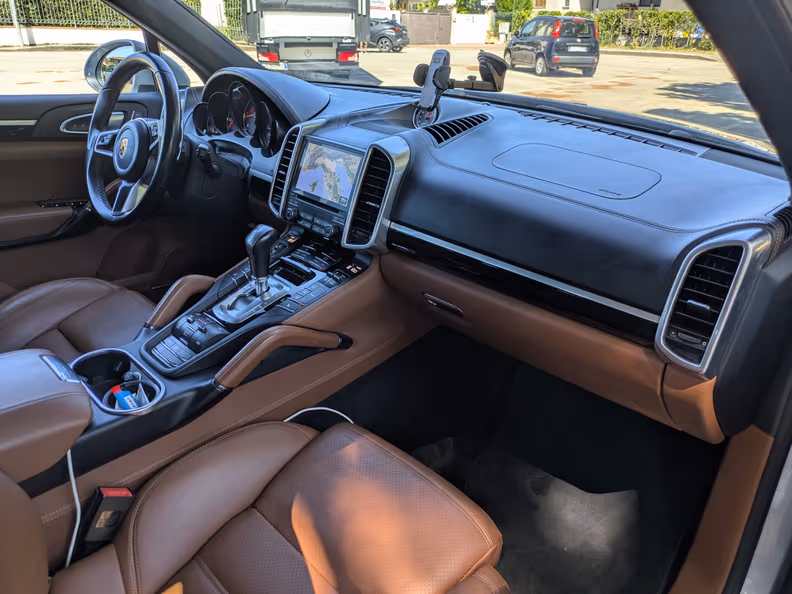 Porsche Cayenne - 28