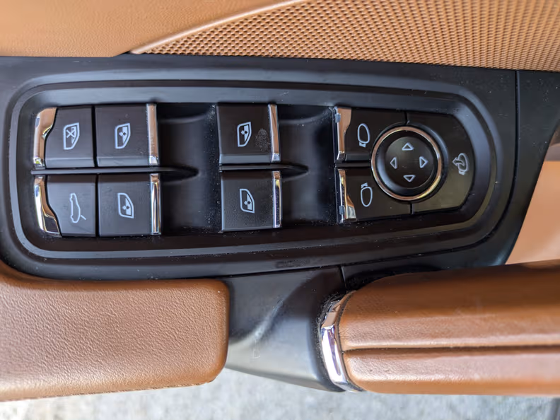Porsche Cayenne - 59