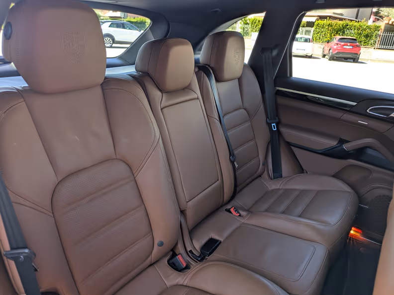 Porsche Cayenne - 31