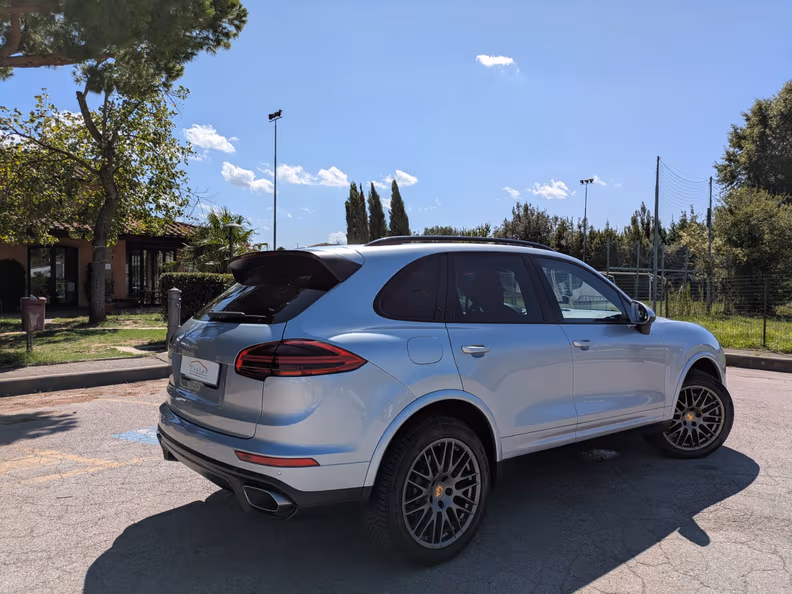 Porsche Cayenne - 6