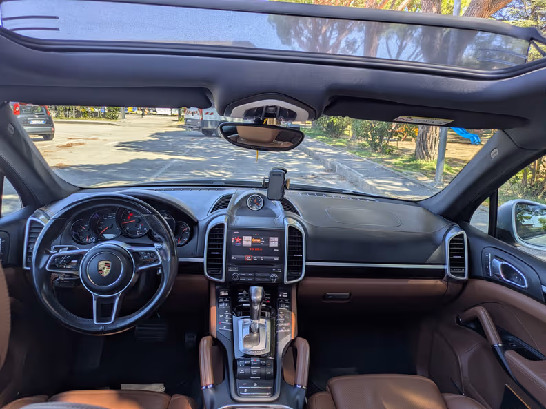 Porsche Cayenne - 16