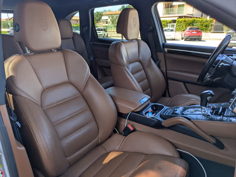 Porsche Cayenne - 27