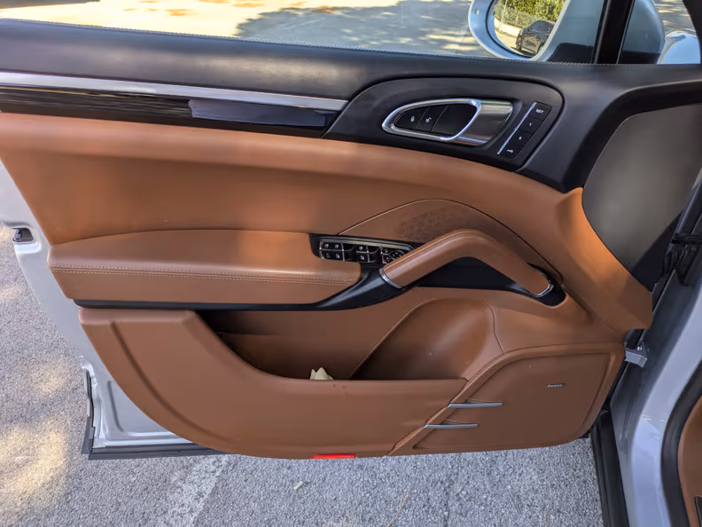 Porsche Cayenne - 49