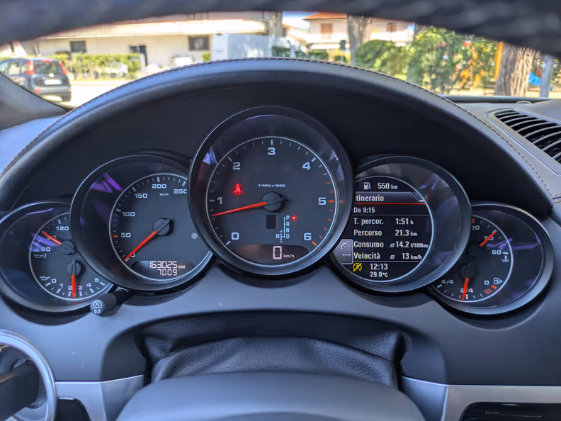 Porsche Cayenne - 21
