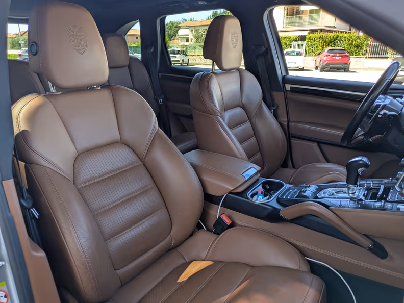 Porsche Cayenne - 29