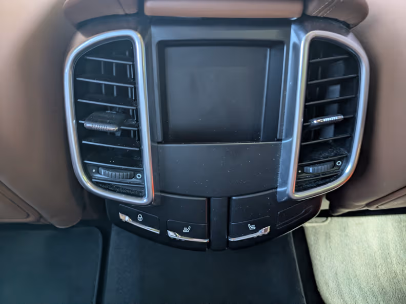 Porsche Cayenne - 53