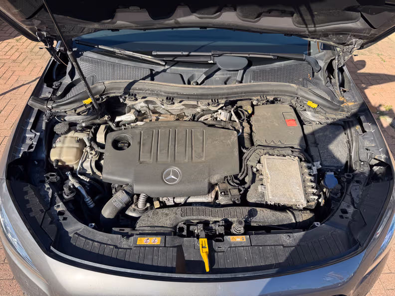 Mercedes-Benz GLA - 32