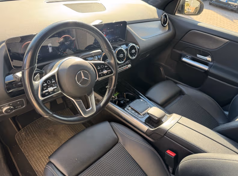 Mercedes-Benz GLA - 9