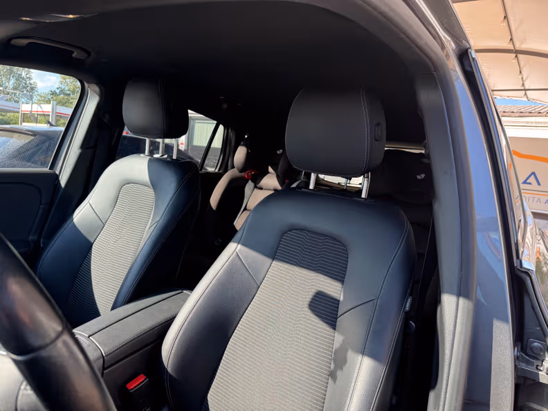 Mercedes-Benz GLA - 12