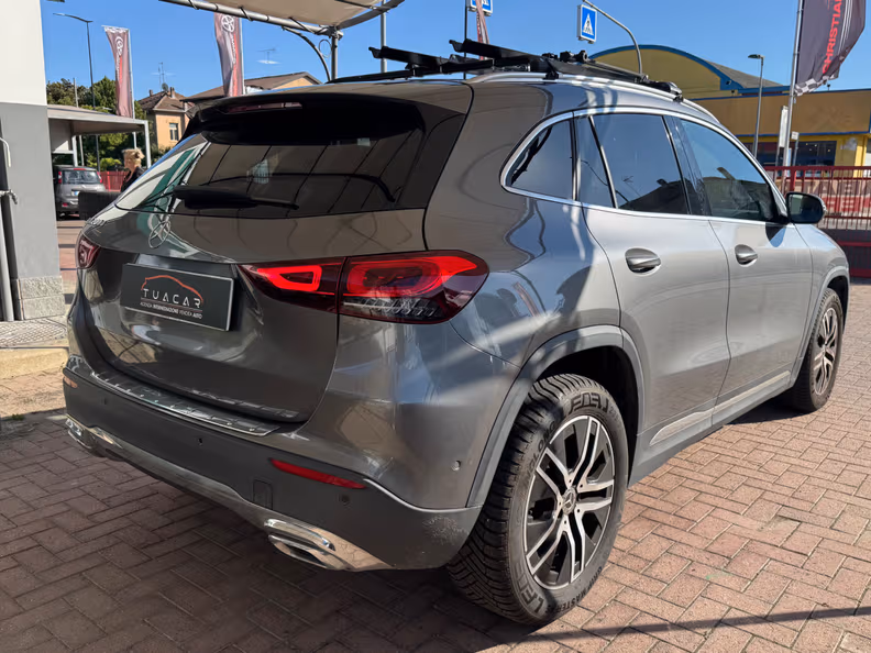 Mercedes-Benz GLA - 4