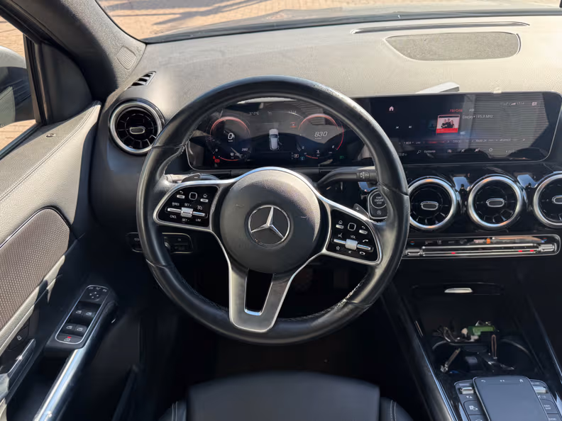 Mercedes-Benz GLA - 10