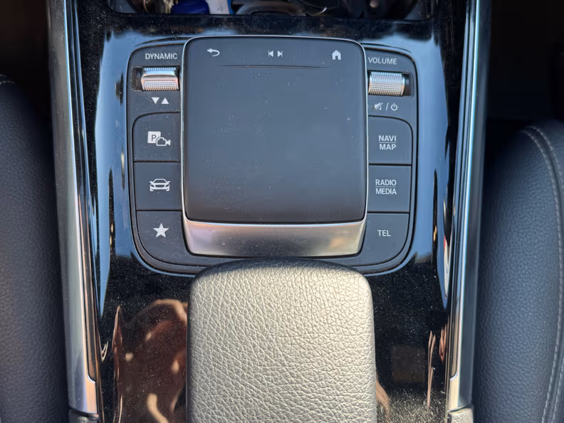 Mercedes-Benz GLA - 24