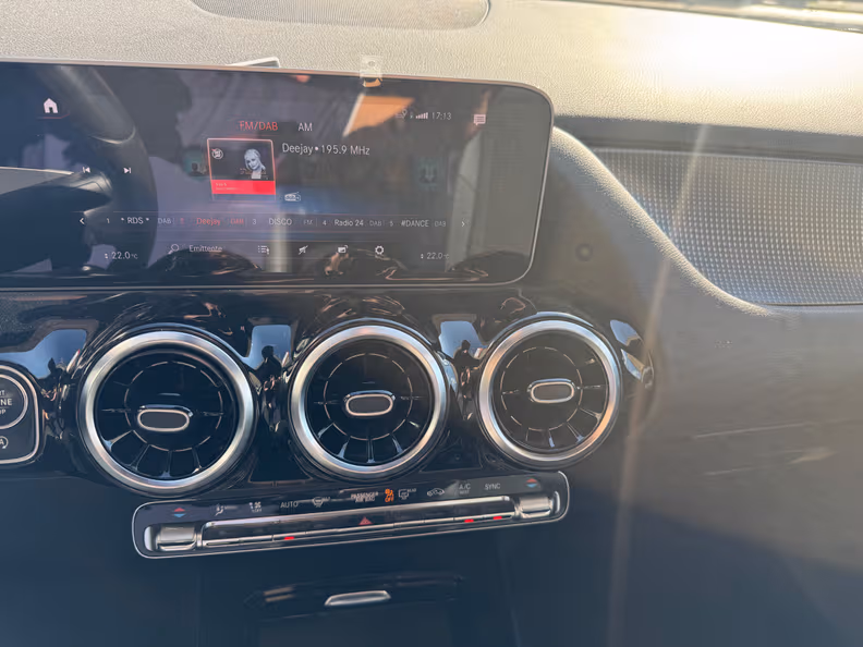 Mercedes-Benz GLA - 8