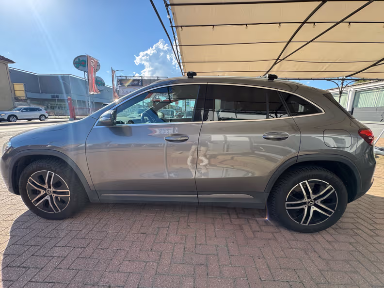 Mercedes-Benz GLA - 16