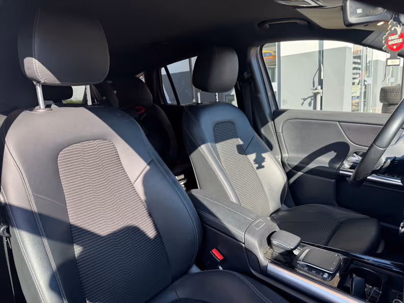 Mercedes-Benz GLA - 13