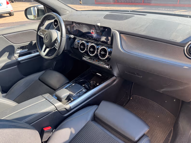 Mercedes-Benz GLA - 11