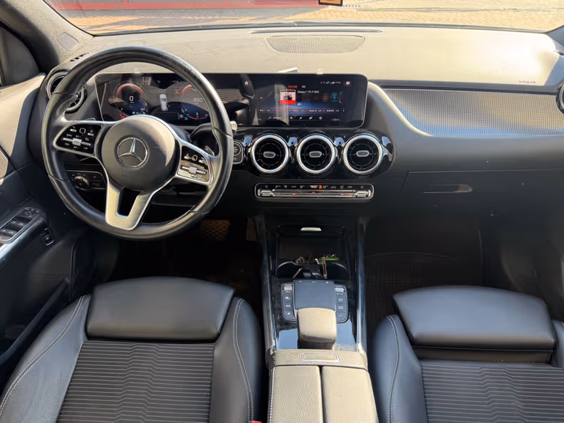 Mercedes-Benz GLA - 25